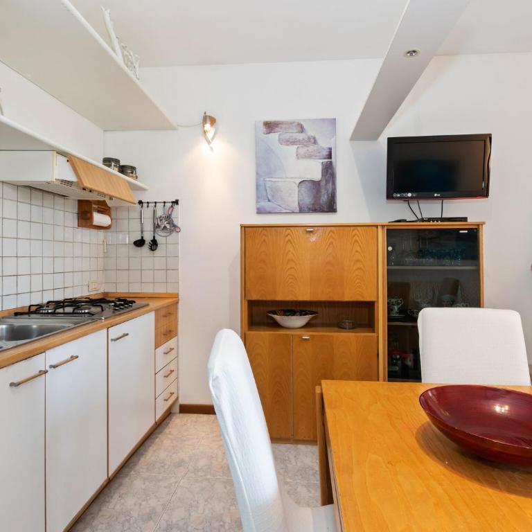 Welcoming Holiday Home in Lazise with Swimming Pool - Casa Vacanze con 1 Camera da Letto - 2