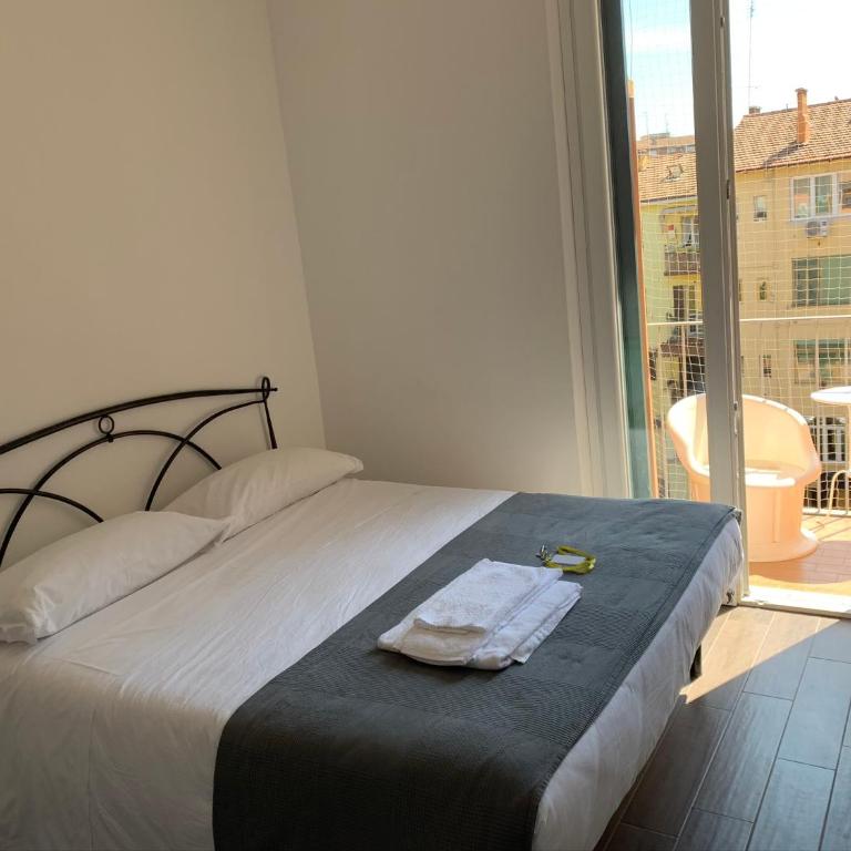Mambo Suites - Single Room with Private Bathroom - 3