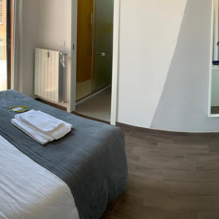 Mambo Suites - Single Room with Private Bathroom - 1