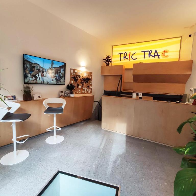 Tric Trac Hostel - Camera Familiare con Bagno Privato - 2