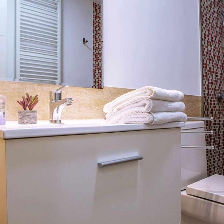 Calle Huertas Corazón by RegalateMadrid - One-Bedroom Apartment - 17