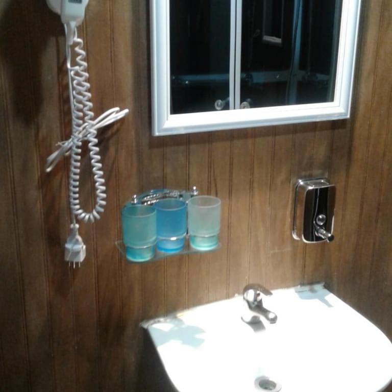 Hostal Chalet Las Violetas - Twin Room with Private Bathroom - 3