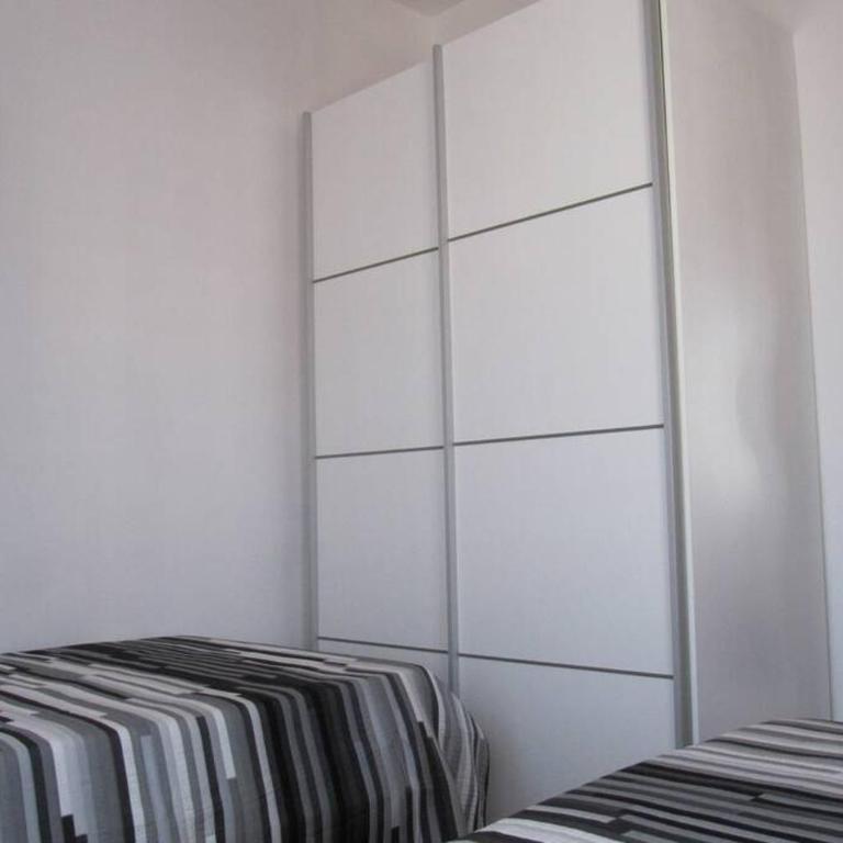 piso con estilo cerca de la playa - Three-Bedroom Apartment - 16
