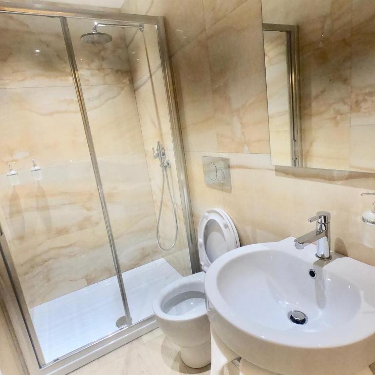 Central Savona - Twin Room with Private Bathroom - 5