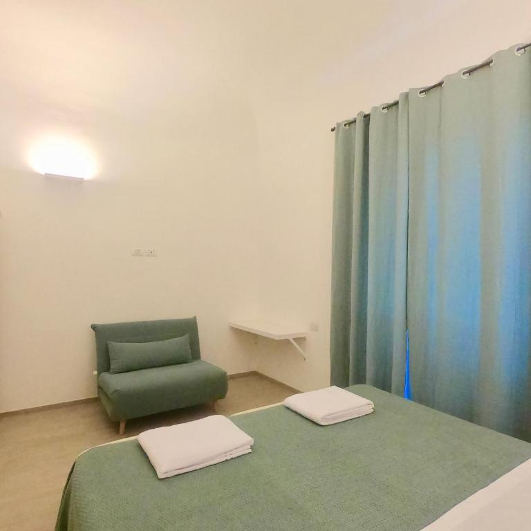 Central Savona - Double Room with Extra Bed - 4