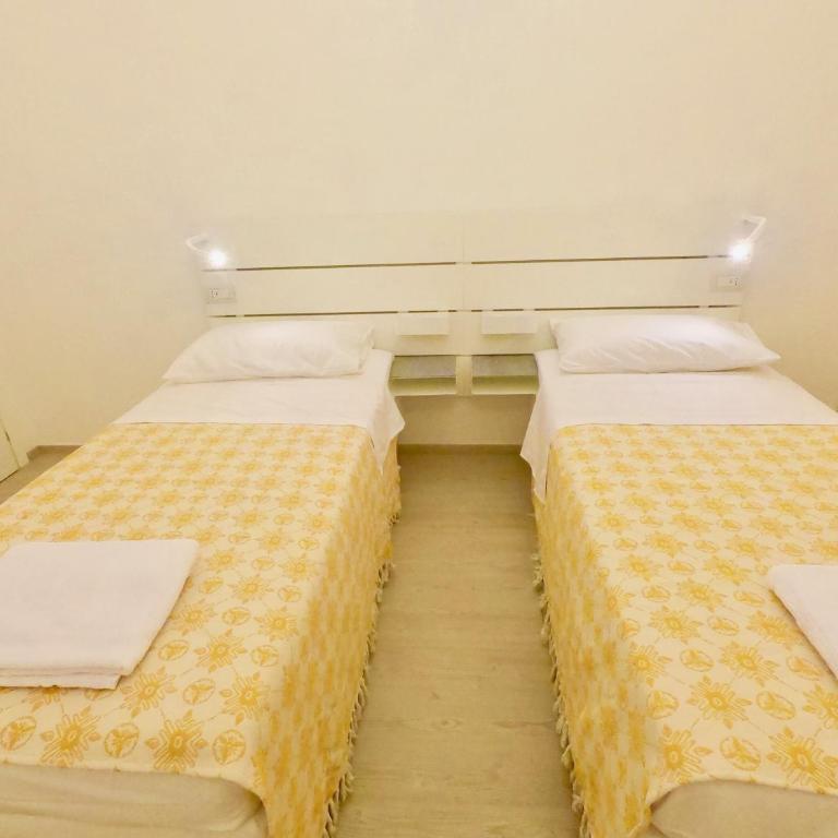 Central Savona - Twin Room with Private Bathroom - 4