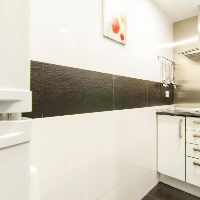Sweet Gran Via II - Two-Bedroom Apartment - 16