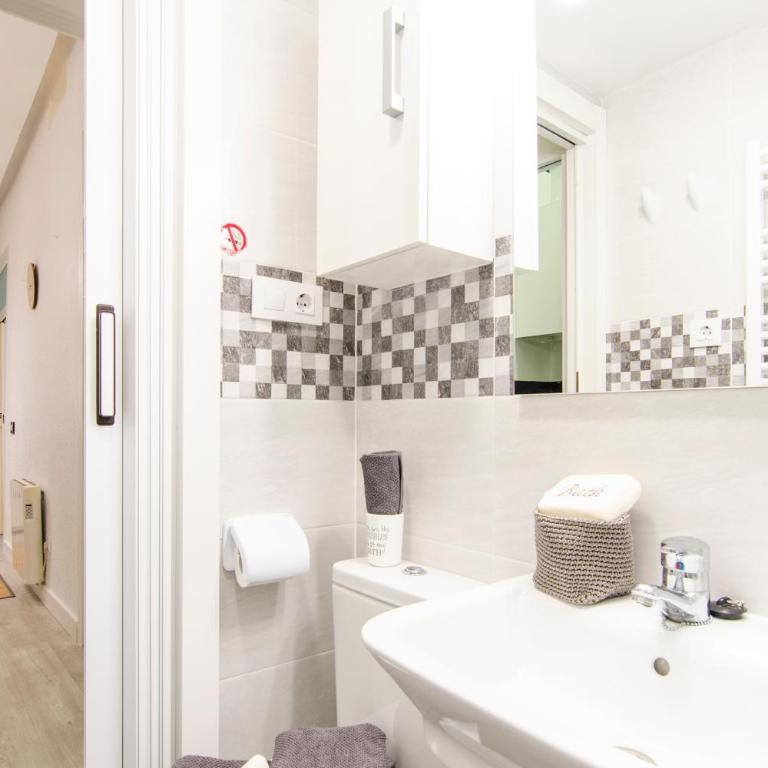 Sweet Gran Via II - Two-Bedroom Apartment - 10