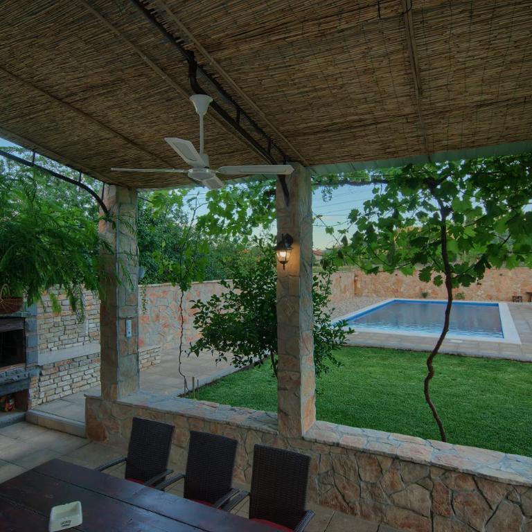 Villa Dama - Three-Bedroom Villa - 11