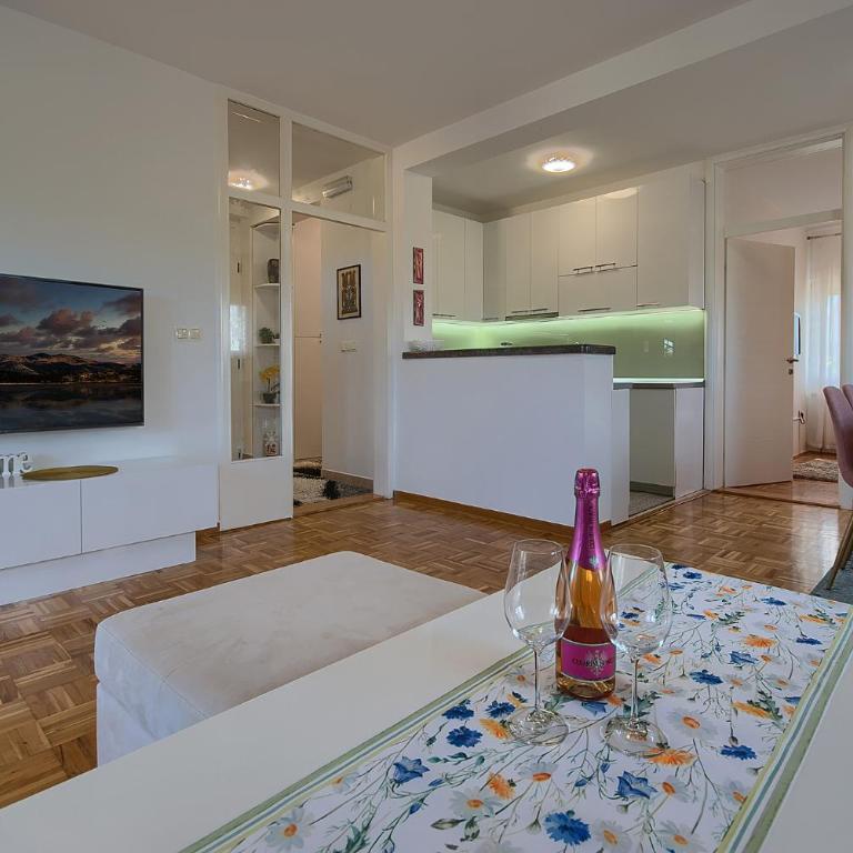 Villa Dama - Three-Bedroom Villa - 22