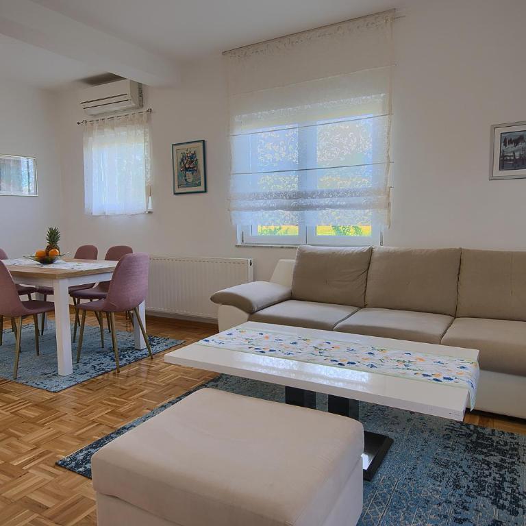 Villa Dama - Three-Bedroom Villa - 23