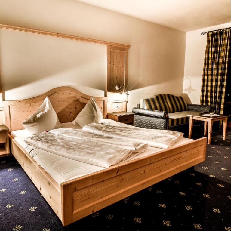 Hotel Vermoi - Superior Double Room with King-Size Bed and Balcony - 3