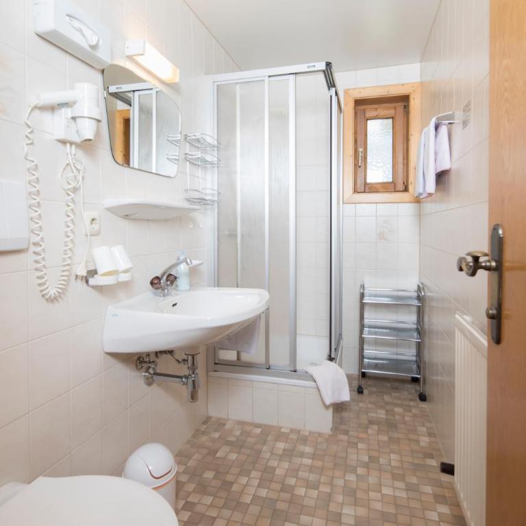 Hotel & Alpengasthof Pinzgerhof - Comfort Dreibettzimmer mit Balkon – Nebengebäude - 3