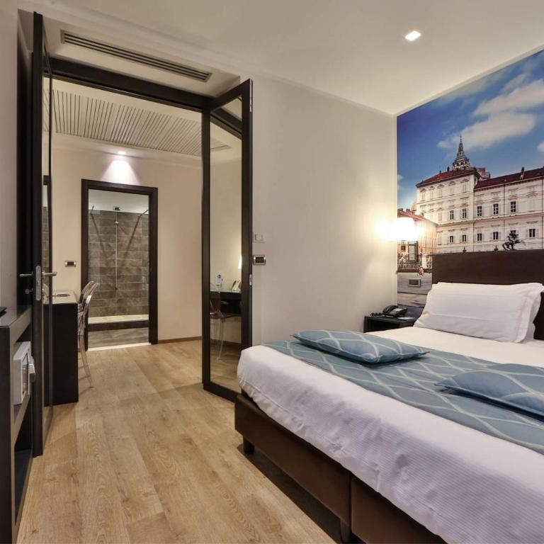Best Western Plus Hotel Genova - Camera Classic con 1 Letto Queen-Size e 2 Letti Singoli - 7