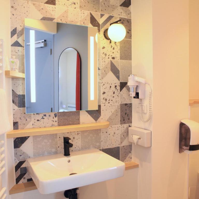 Logis Hôtels- Hôtel Marguerite d'Anjou Angers château - Chambre Simple Confortable - 9