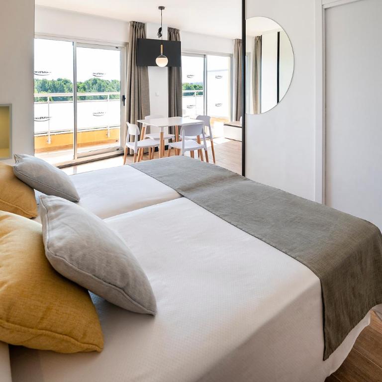 Medplaya Hotel Calypso - Habitación Familiar Superior (2 adultos + 2 niños) - 3