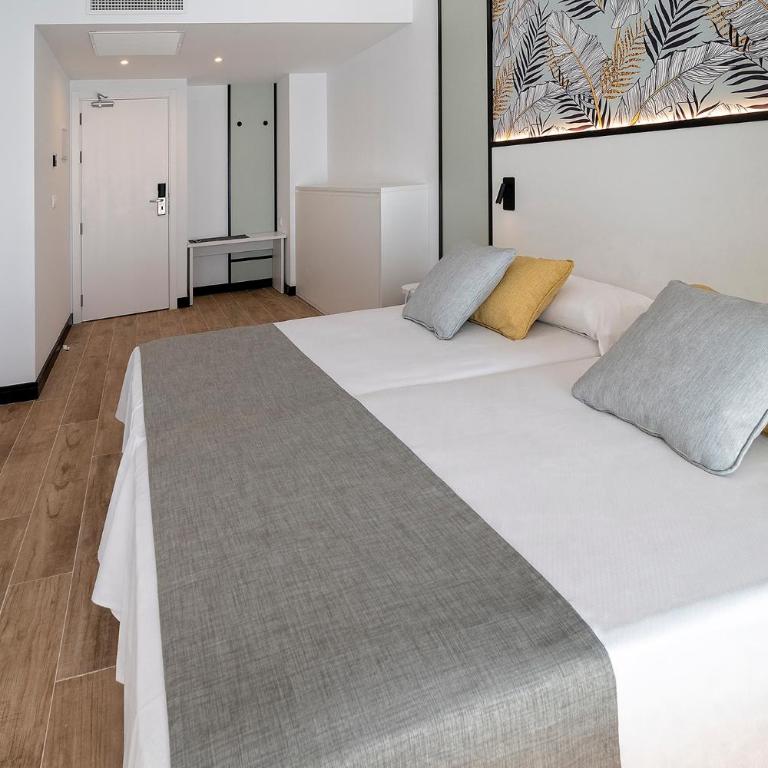 Medplaya Hotel Calypso - Habitación Familiar Superior (3 adultos + 1 niño) - 4