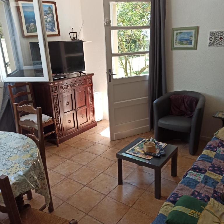 gite de France - Two-Bedroom Apartment - 4