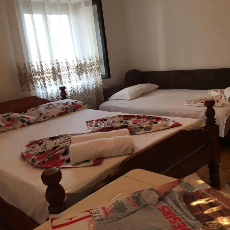 Guest house Naser - Trokrevetna Soba s Bočnim Pogledom na More - 9