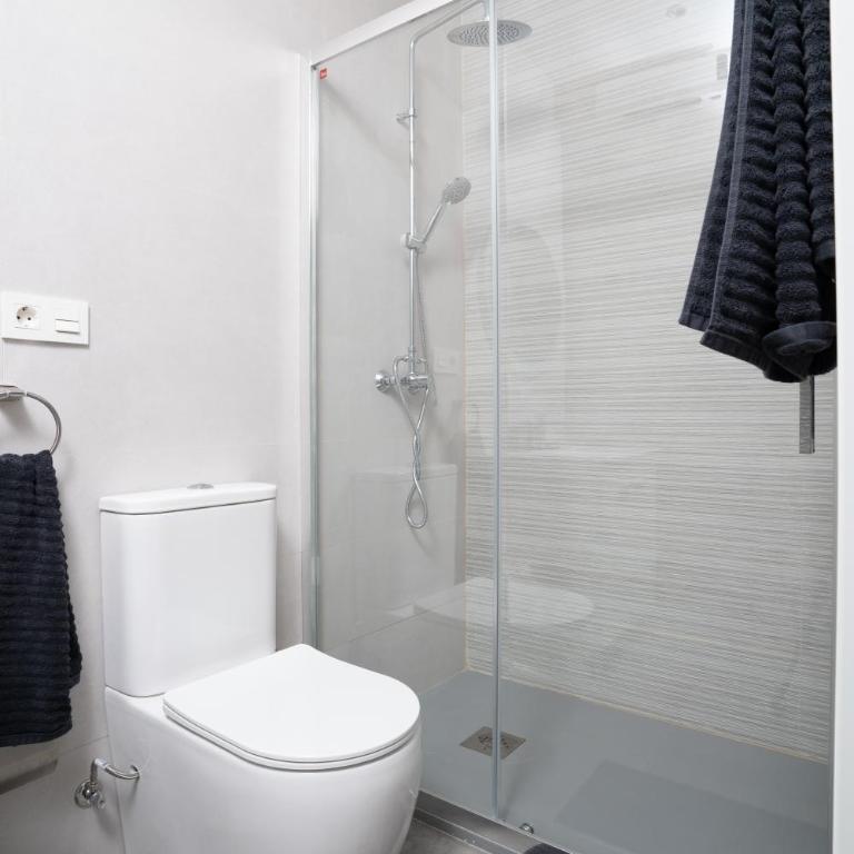 Bilbao High Apartment - Two-Bedroom Apartment - 32