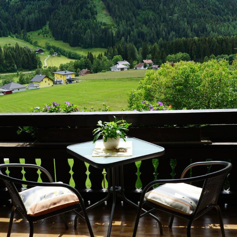 Pension & Ferienwohnung Sonnleiten - Apartment mit 2 Schlafzimmern, einem Balkon und Gartenblick - 3