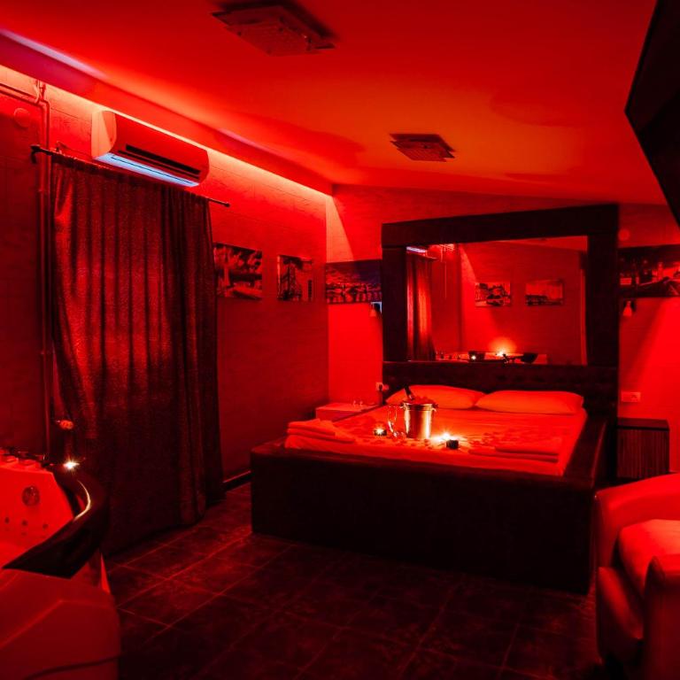 Spa Secret - Dvokrevetna Soba sa Bračnim Krevetom i Spa Kadom - 1