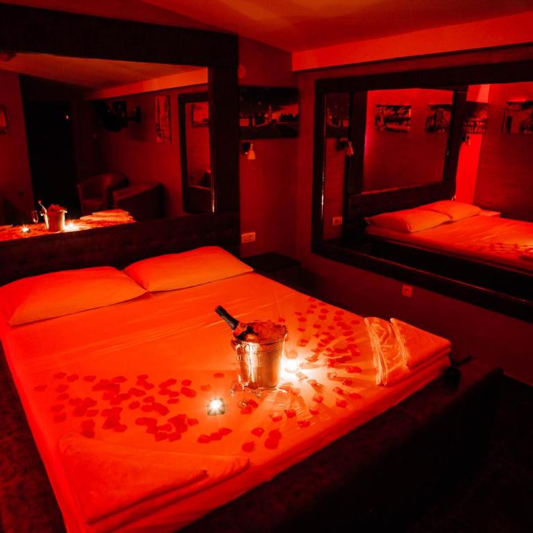 Spa Secret - Dvokrevetna Soba sa Bračnim Krevetom i Spa Kadom - 2