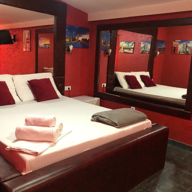 Spa Secret - Dvokrevetna Soba sa Bračnim Krevetom i Spa Kadom - 4