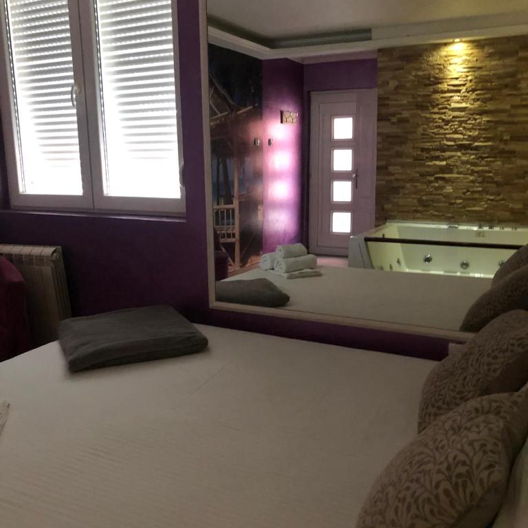 Spa Secret - Dvokrevetna Soba sa Bračnim Krevetom i Spa Kadom - 2