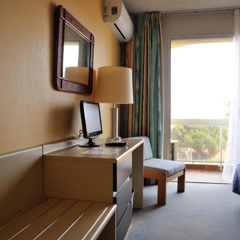 Hotel du Port - Chambre Triple (1 Lit Double et 1 Lit Simple) - 7