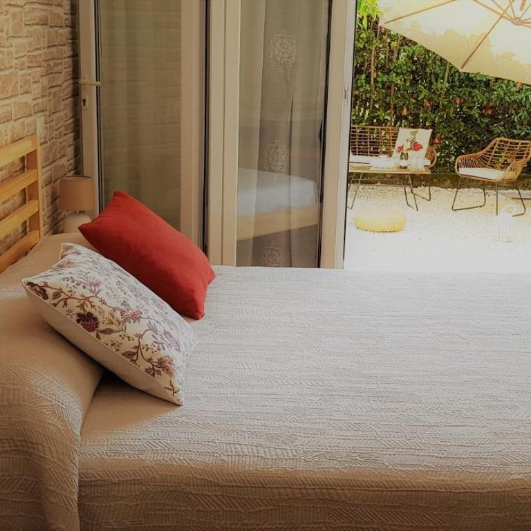 Villa Noemi Bed&Breakfast - Camera Matrimoniale con Vista Giardino - 2