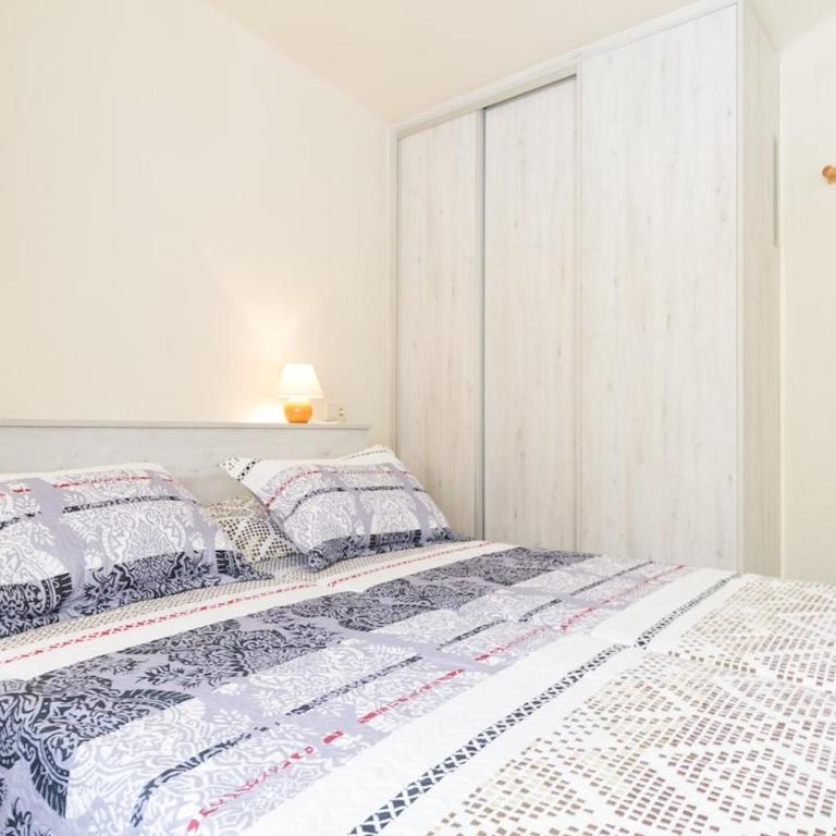 CAL MODEST 1 - Studio Apartment - 2