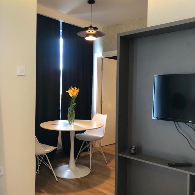 Linden Flower - One-Bedroom Apartment - 12