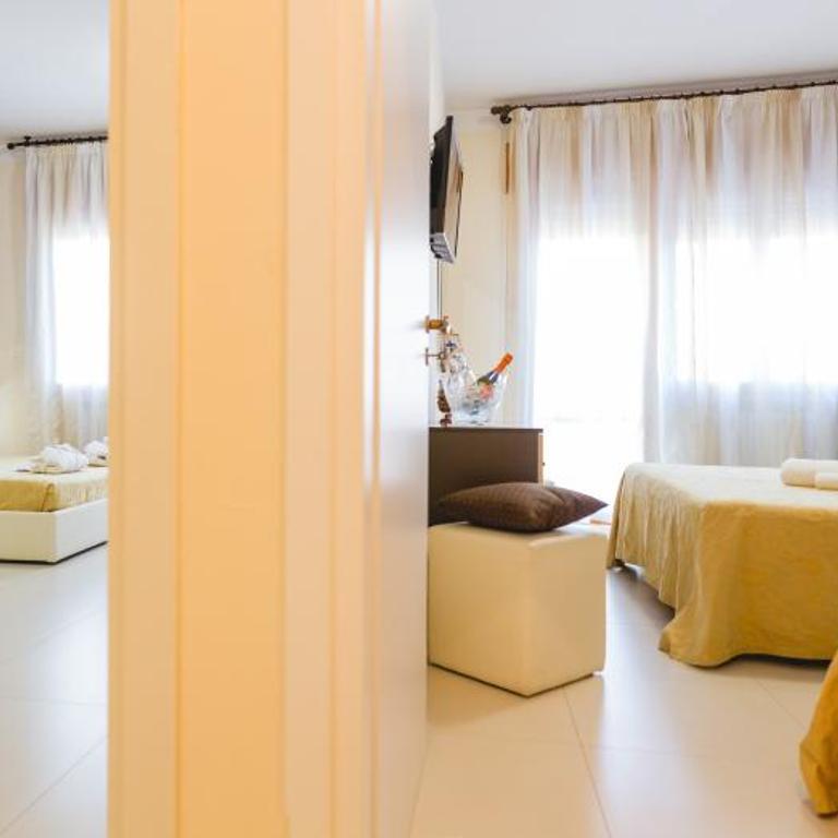 Hotel Augusta - Suite con 2 Camere da Letto e con Vista Mare Laterale - 4