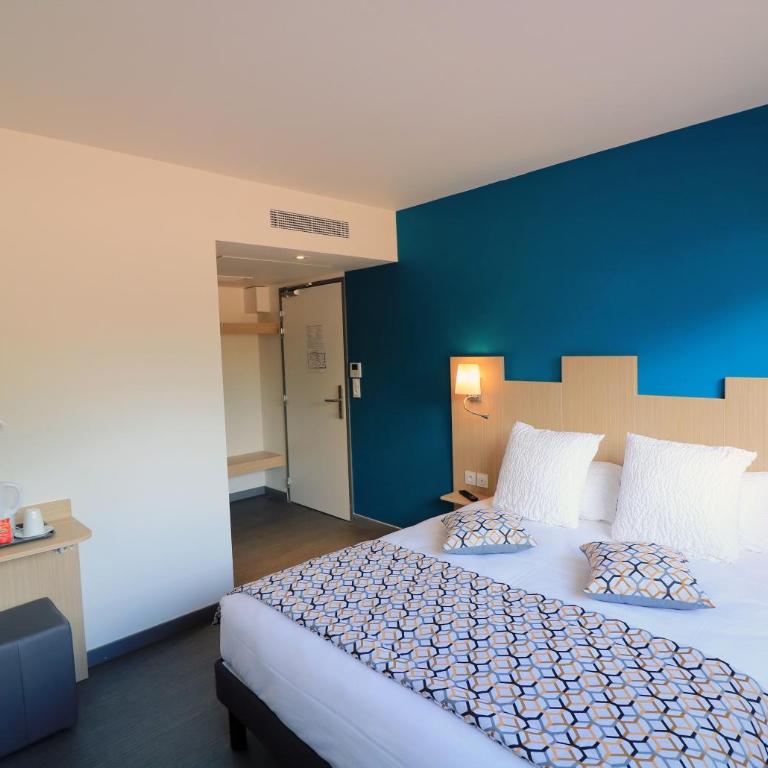 Sure Hotel by Best Western Saint-Raphael Le Dramont - Family Room with One Double Bed and One Bunk Bed - Ground Floor/Non-Smoking - 5