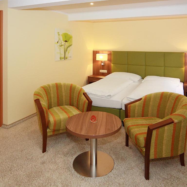 Hotel Goldener Adler - Doppel-/Zweibettzimmer mit eigener Terrasse - 1