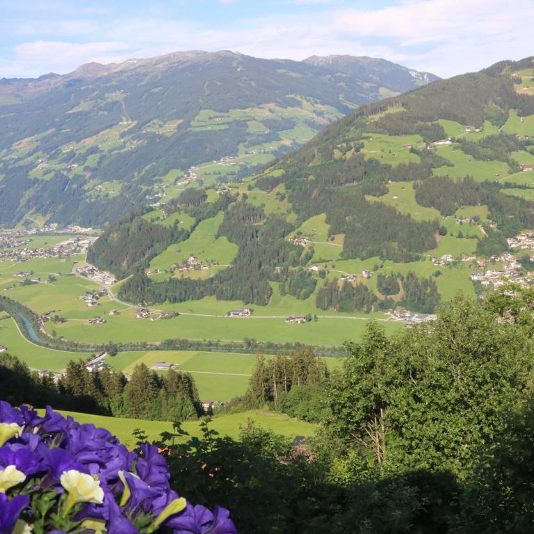 Landhaus Katharina bis 5 Personen mit Saunachalet und Blick auf die Bergwelt des Zillertals - Apartment mit Blick auf die Berge - 19