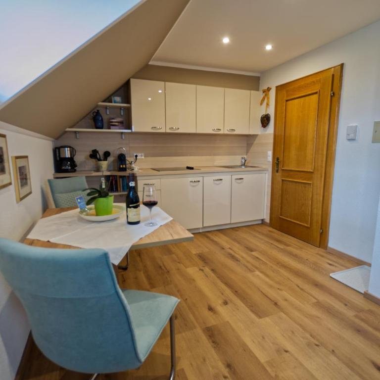 Ferienhaus Holzer - Studio-Apartment mit Balkon und Seeblick - 1