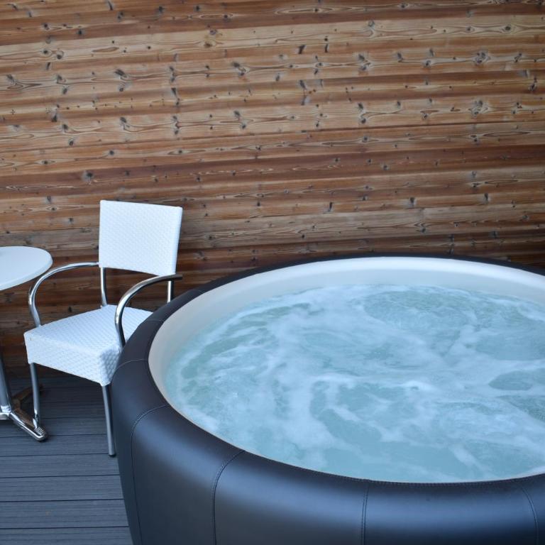 Primavera ApartmentSuites - Appartamento Superior con Terrazza e Vasca Idromassaggio Jacuzzi® - 10