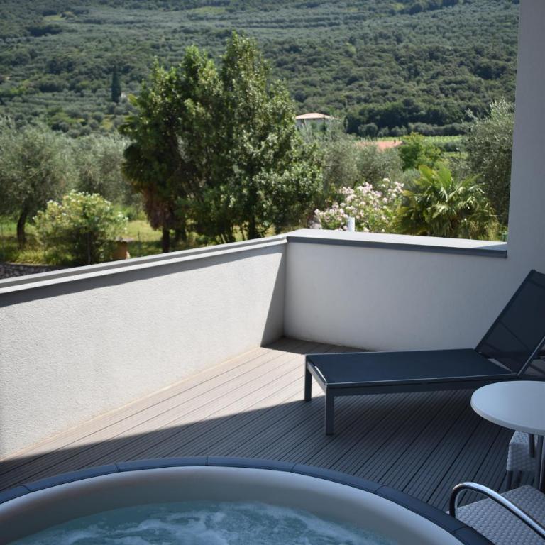 Primavera ApartmentSuites - Appartamento Superior con Terrazza e Vasca Idromassaggio Jacuzzi® - 1