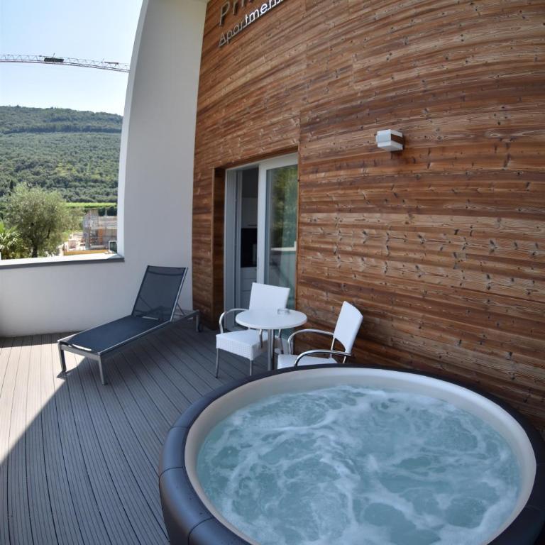 Primavera ApartmentSuites - Appartamento Superior con Terrazza e Vasca Idromassaggio Jacuzzi® - 2
