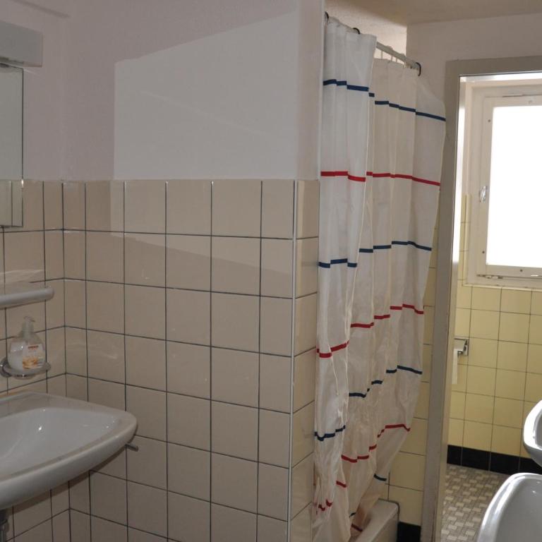 Chalet Speciale - Celerina - Vierbettzimmer mit Gemeinschaftsbad - 12