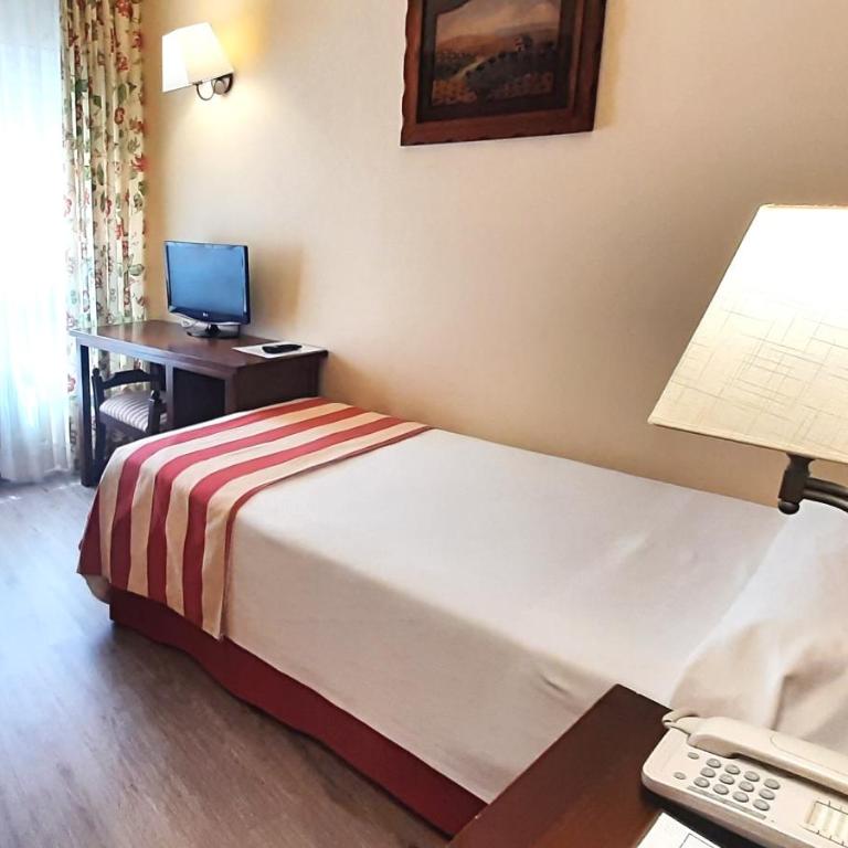 Hotel Urogallo - Habitación Individual Pequeña - 4