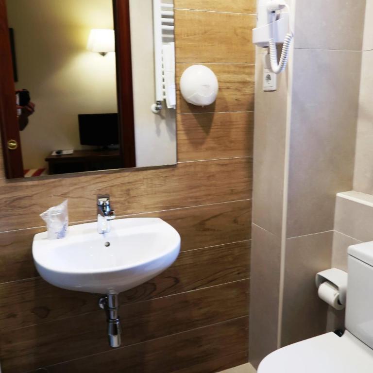Hotel Urogallo - Habitación Individual Pequeña - 2