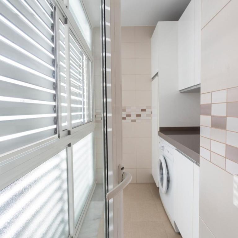 LUMINOSO APARTAMENTO en el centro de Cádiz - Apartamento de 2 dormitorios - 28