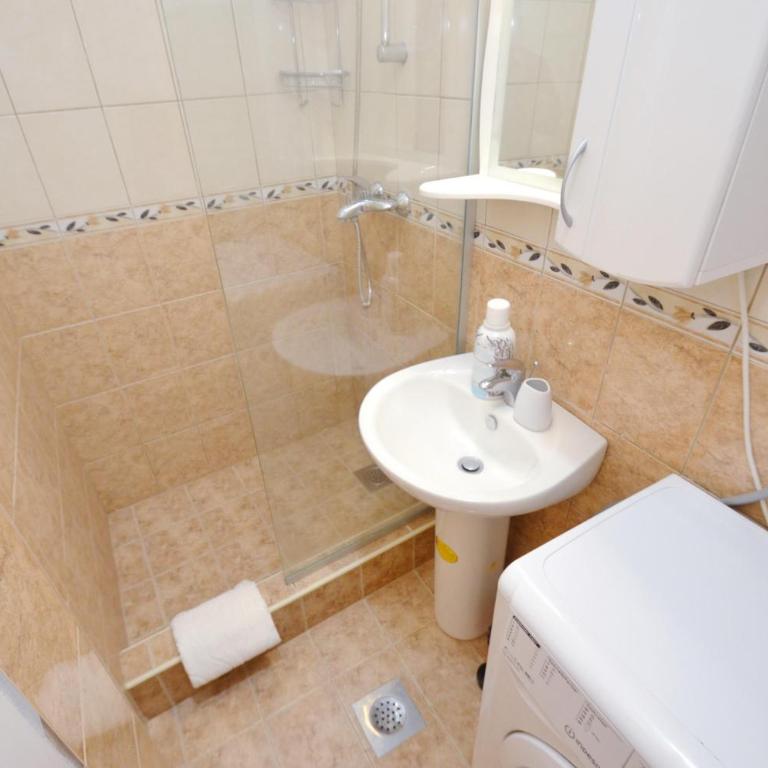 Bright, Romantic & Super Stylish Old Town Flat with Seaview & Shared Terrace - One-Bedroom Apartment - 28