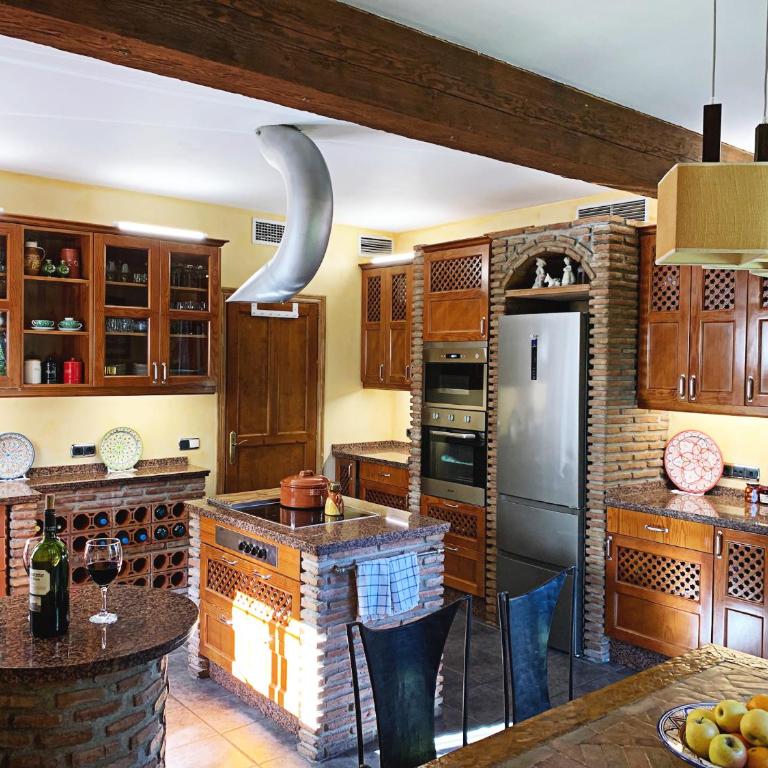VILLA NABRISA MARBELLA, 5 BEDROOM, PRIVATE POOL, GARDEN, BBQ - Villa - 47