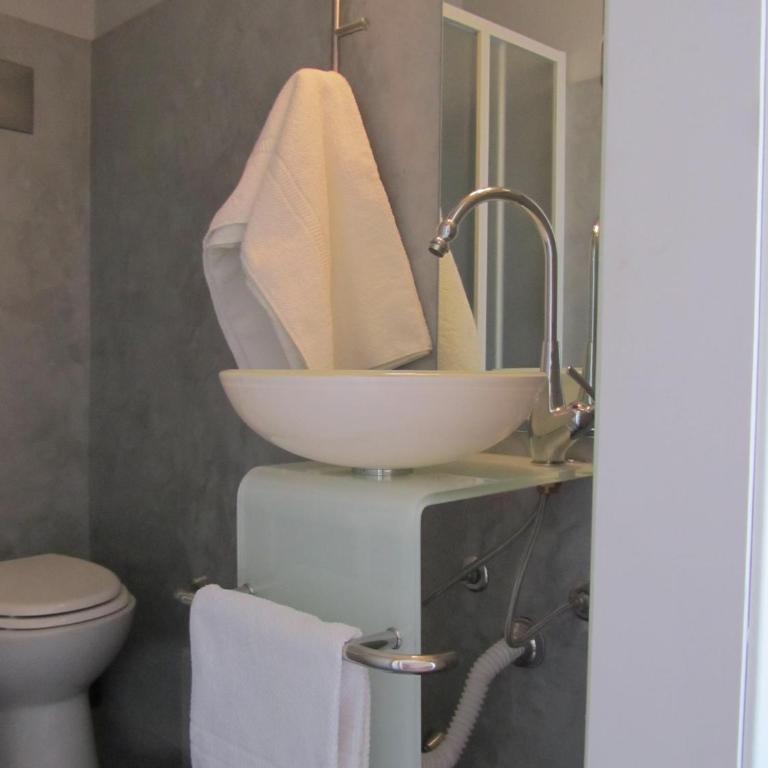 Borgo Antico Apartments - Appartamento con 2 Camere da Letto e con Vista Montagna - 2