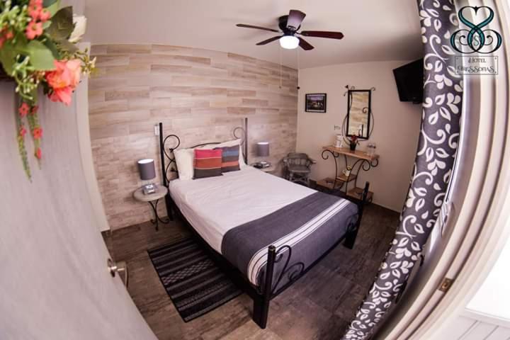 Hotel Tres Sofias - Deluxe Room - 11