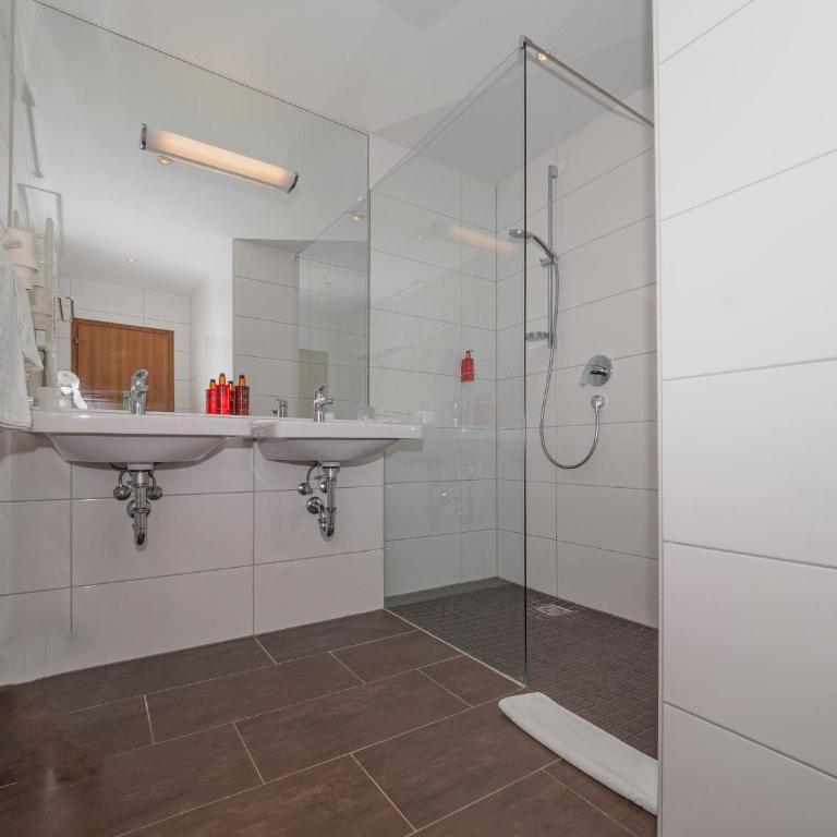 Haus Veronika - Appartements by Miha - Apartment mit 3 Schlafzimmern und Balkon - Nebengebäude - 1